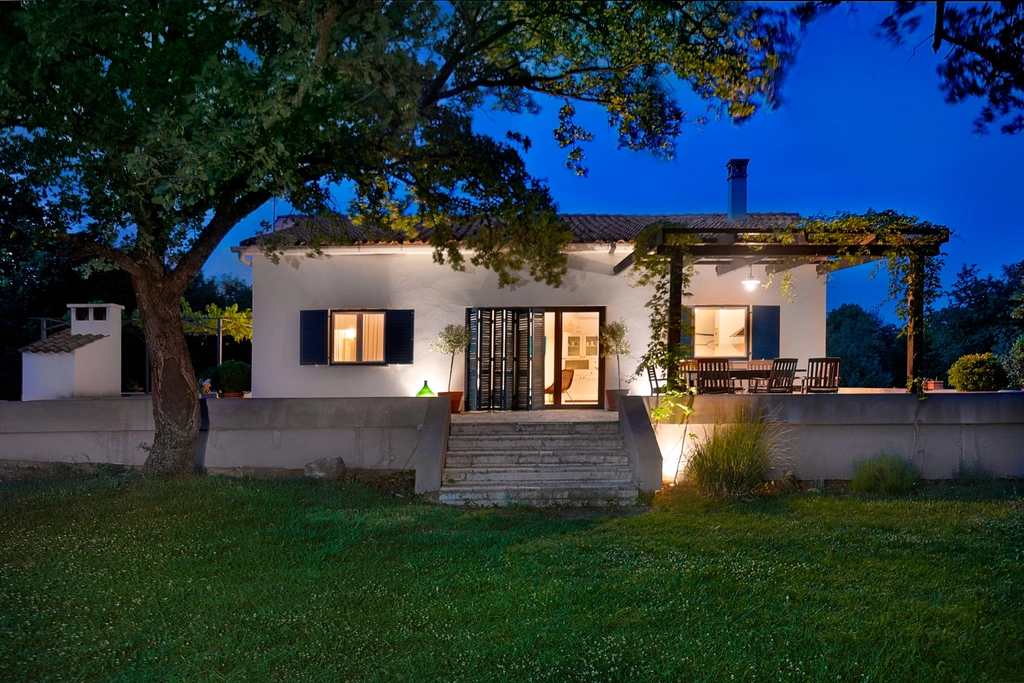 4-Bedroom House in Garica with Private Pool