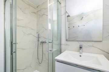 House with Private Pool in Pinezići for 6