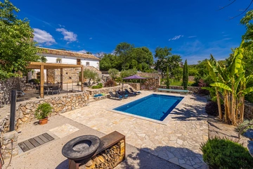 Rustic Villa in Gostinjac for Up to 6 Guests