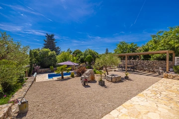 Rustic Villa in Gostinjac for Up to 6 Guests