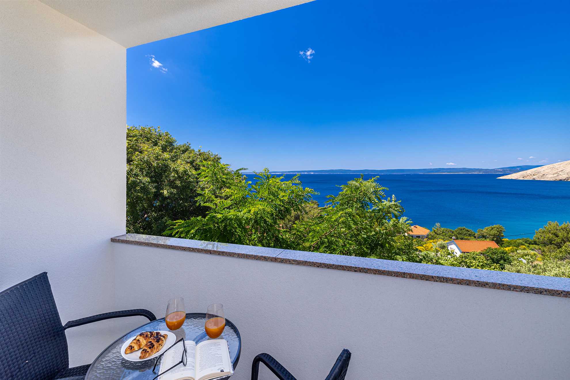 Apartment STARA BAŠKA near the sea
