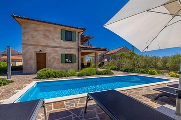 Linardići House with Private Pool for 6 Guests