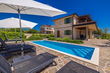 Linardići House with Private Pool for 6 Guests