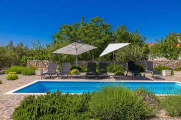 Linardići House with Private Pool for 6 Guests