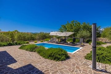 Linardići House with Private Pool for 6 Guests