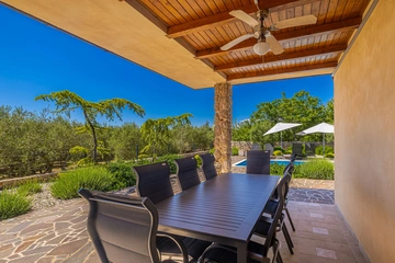 Linardići House with Private Pool for 6 Guests