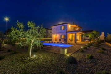 Linardići House with Private Pool for 6 Guests