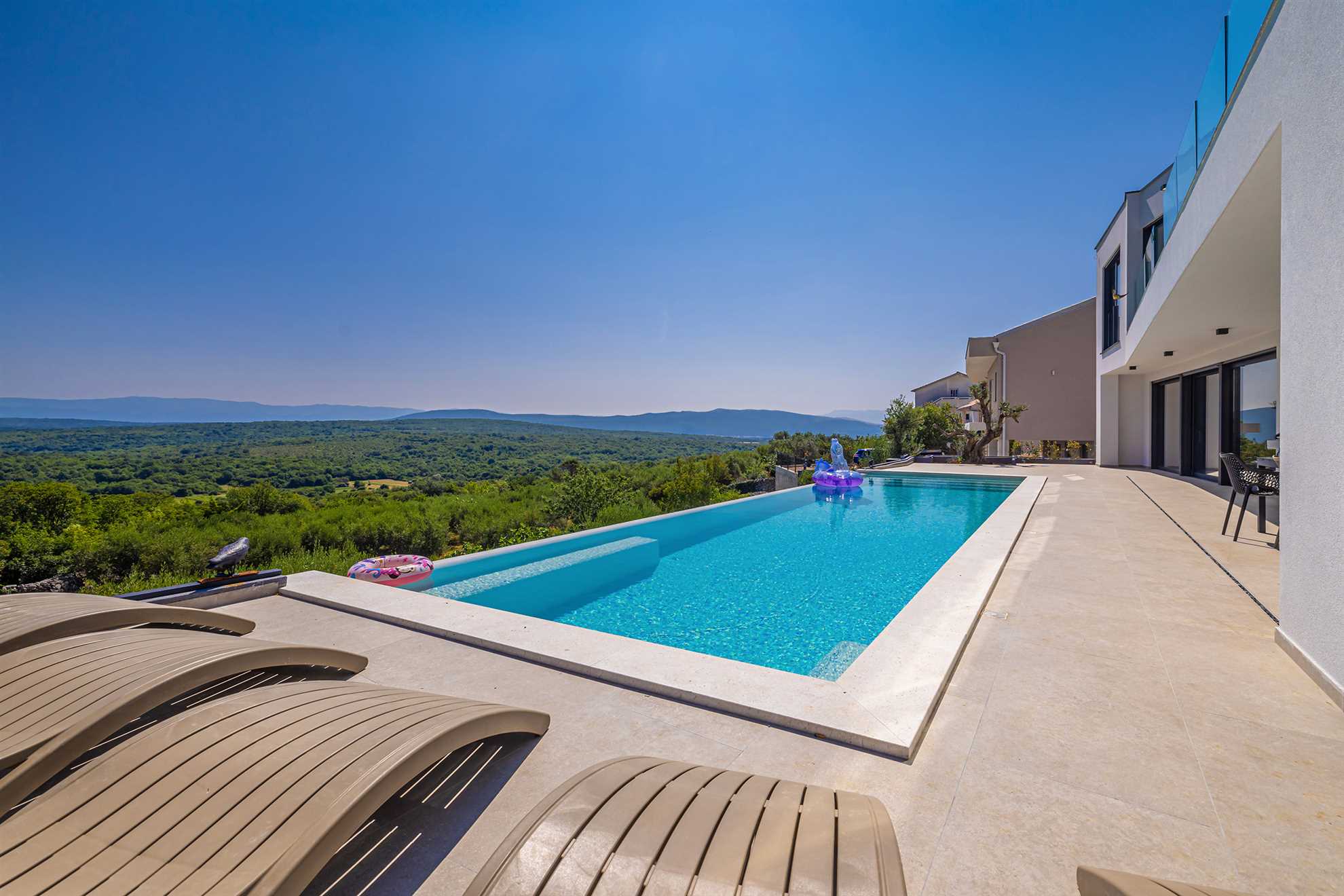 Villa ELEVATION with heated pool