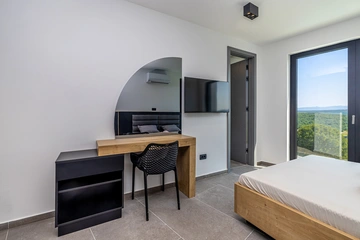 4-Bedroom Villa with Heated Pool in Salatić