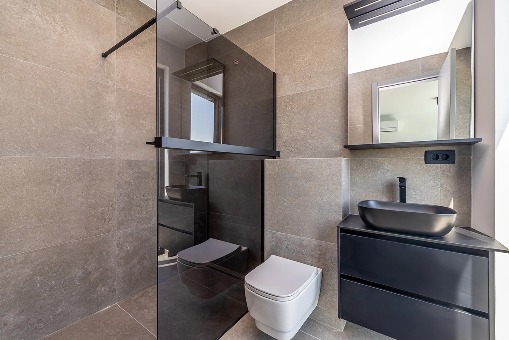 4-Bedroom Villa with Heated Pool in Salatić