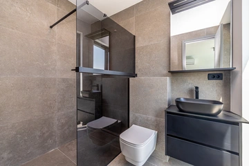 4-Bedroom Villa with Heated Pool in Salatić