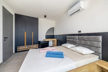 4-Bedroom Villa with Heated Pool in Salatić