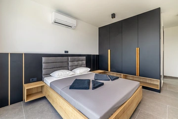 4-Bedroom Villa with Heated Pool in Salatić