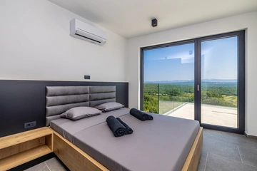 4-Bedroom Villa with Heated Pool in Salatić