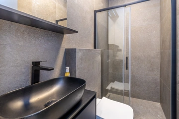 4-Bedroom Villa with Heated Pool in Salatić