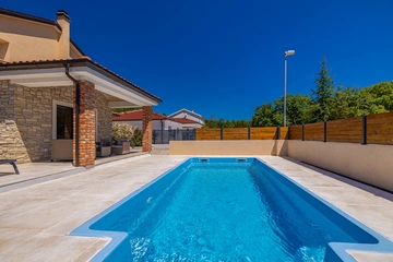 House with Private Pool in Pinezići