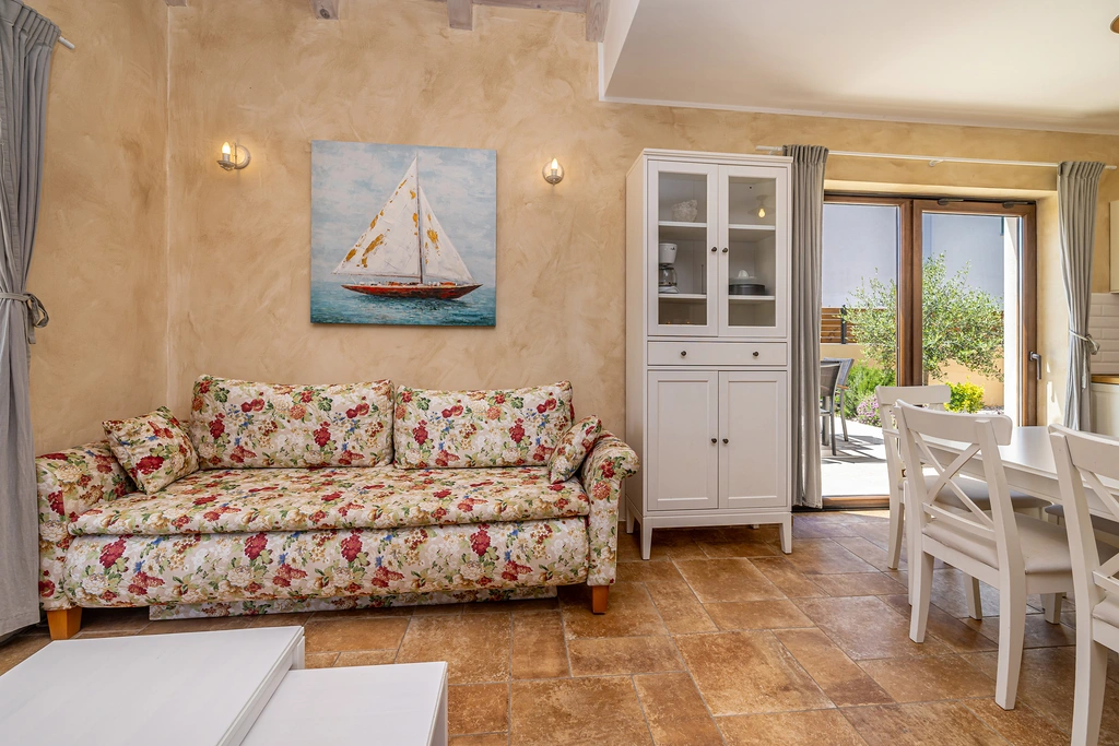 House with Private Pool in Pinezići