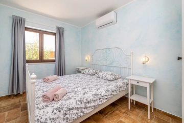 House with Private Pool in Pinezići