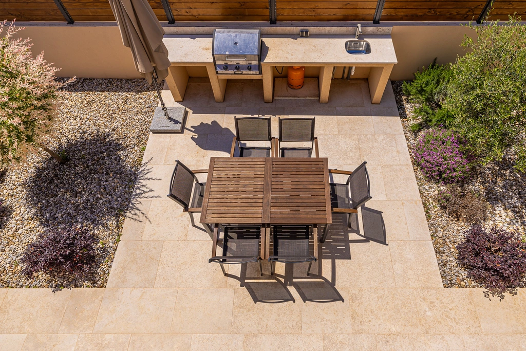 House with Private Pool in Pinezići