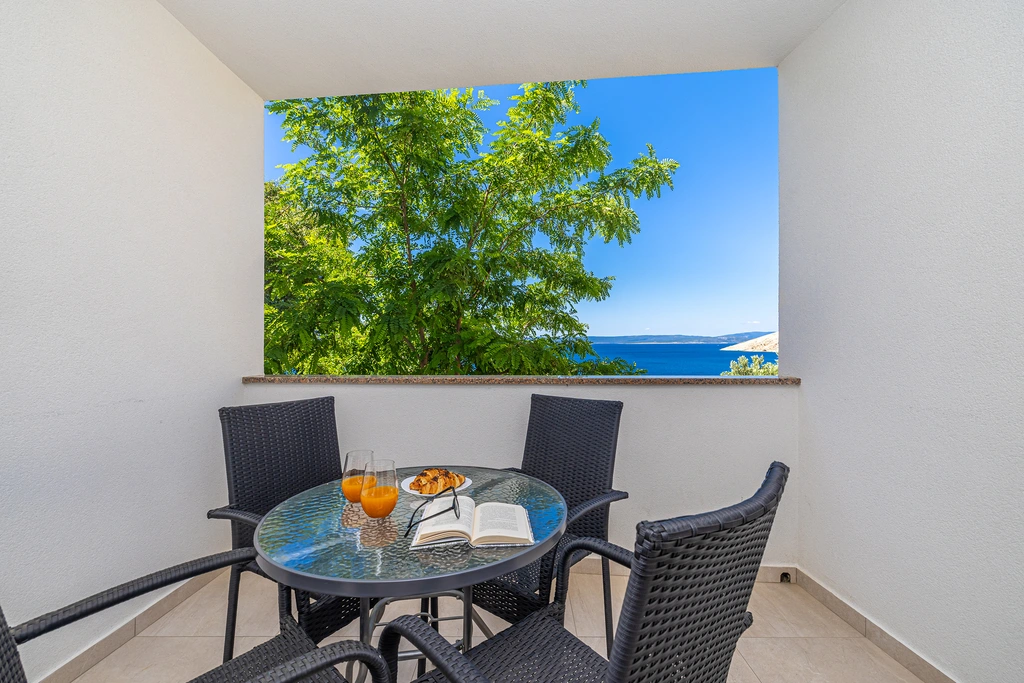 Stara Baška 2-Bedroom Apartment for Up to 5