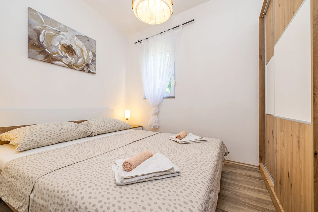 Stara Baška 2-Bedroom Apartment for Up to 5
