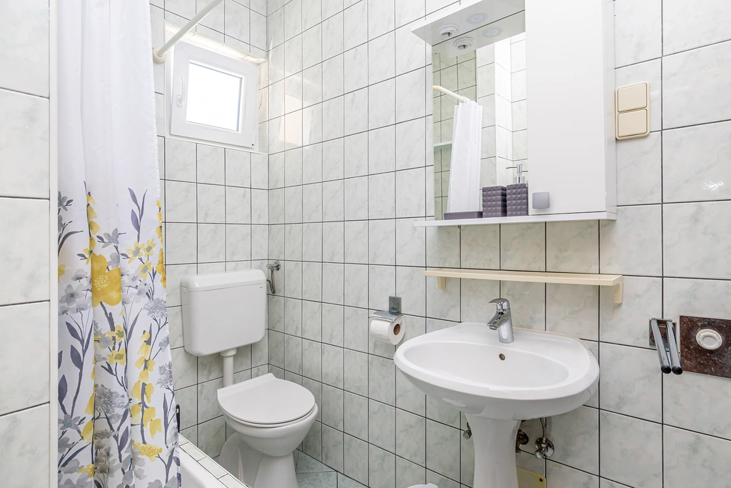 Stara Baška 2-Bedroom Apartment for Up to 5