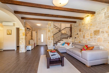 3-Bedroom Holiday House with Heated Pool in Malinska