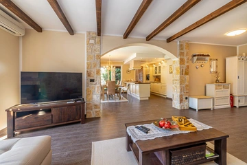 3-Bedroom Holiday House with Heated Pool in Malinska