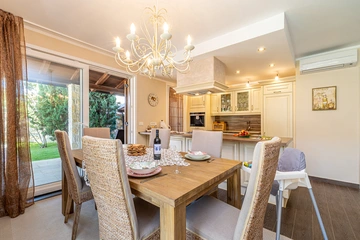 3-Bedroom Holiday House with Heated Pool in Malinska