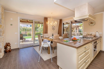 3-Bedroom Holiday House with Heated Pool in Malinska