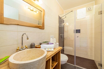 3-Bedroom Holiday House with Heated Pool in Malinska