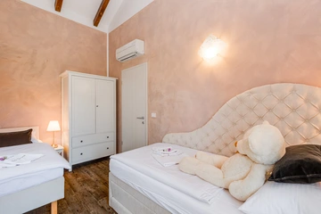 3-Bedroom Holiday House with Heated Pool in Malinska