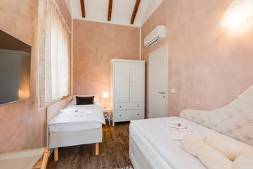 3-Bedroom Holiday House with Heated Pool in Malinska