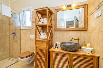 3-Bedroom Holiday House with Heated Pool in Malinska