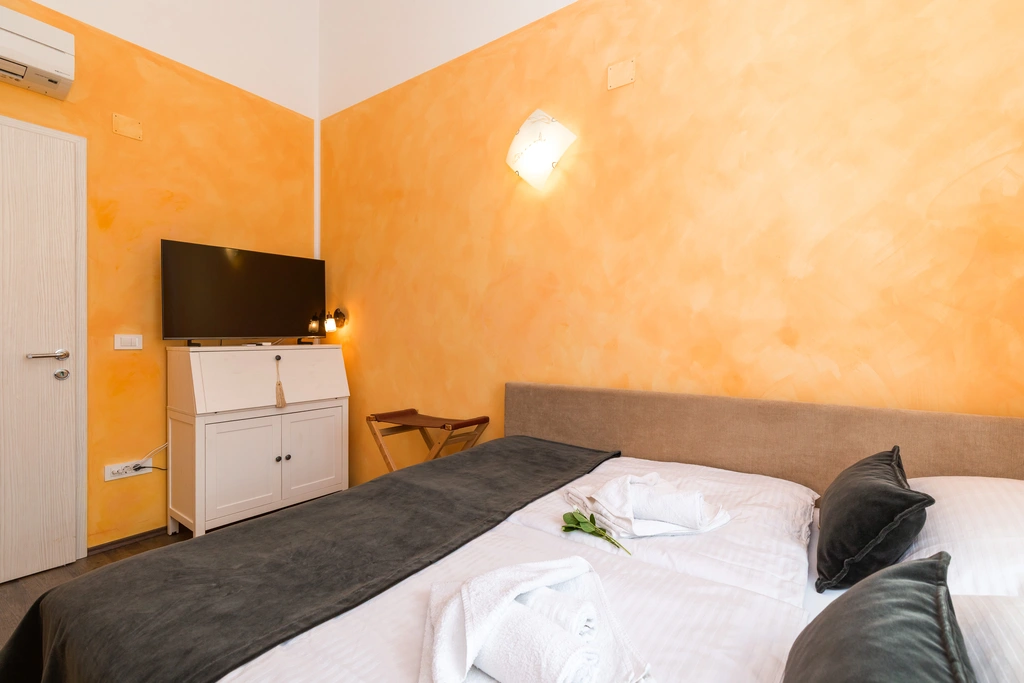 3-Bedroom Holiday House with Heated Pool in Malinska