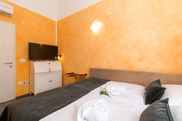 3-Bedroom Holiday House with Heated Pool in Malinska