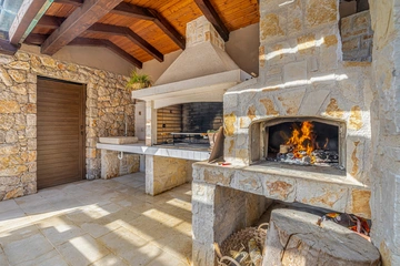 3-Bedroom Holiday House with Heated Pool in Malinska