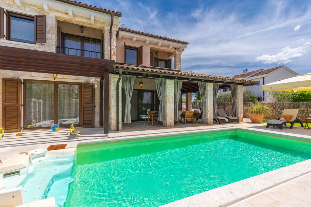 3-Bedroom Holiday House in Malinska with Heated Pool