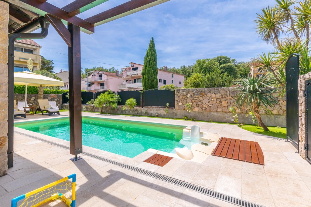 3-Bedroom Holiday House in Malinska with Heated Pool