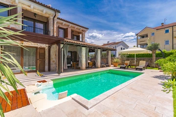 3-Bedroom Holiday House in Malinska with Heated Pool