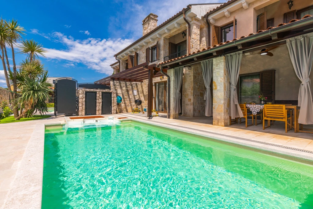3-Bedroom Holiday House in Malinska with Heated Pool