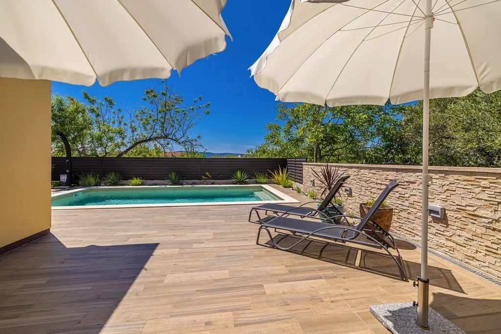 Linardići House with Private Heated Pool