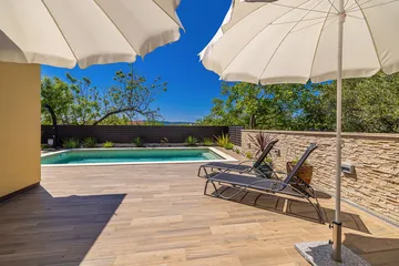 Linardići House with Private Heated Pool