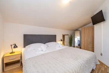 Linardići House with Private Heated Pool