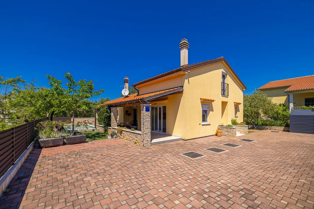 Linardići House with Private Heated Pool