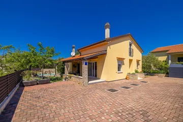 Linardići House with Private Heated Pool