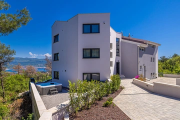 Polje Apartment with Jacuzzi and Sea View