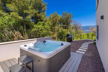 Polje Apartment with Jacuzzi and Sea View