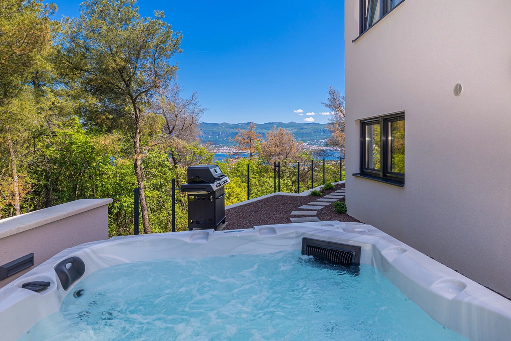 Polje Apartment with Jacuzzi and Sea View