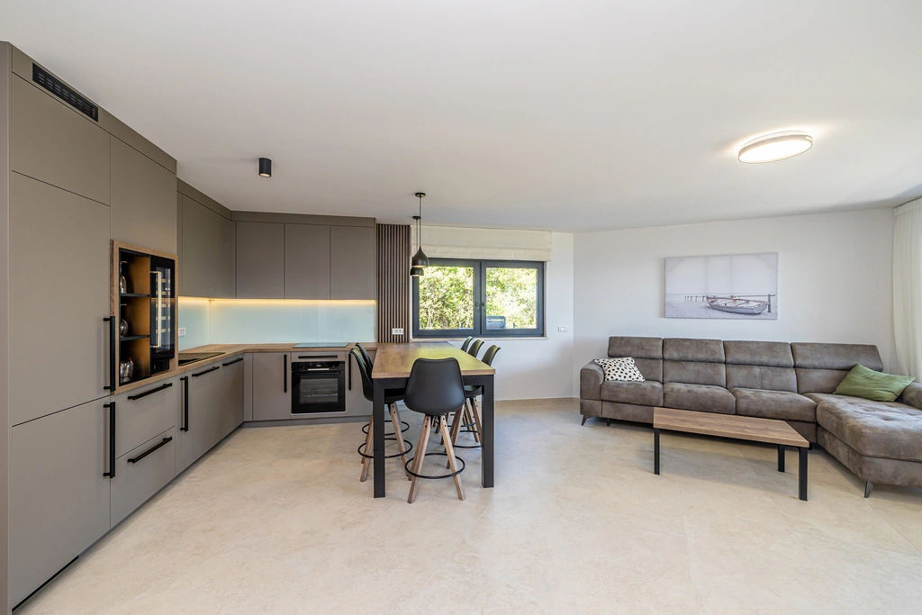 Polje Apartment with Jacuzzi and Sea View